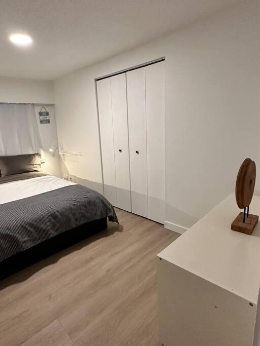 Petite Main Street Haven Apartment Vancouver Bagian luar foto