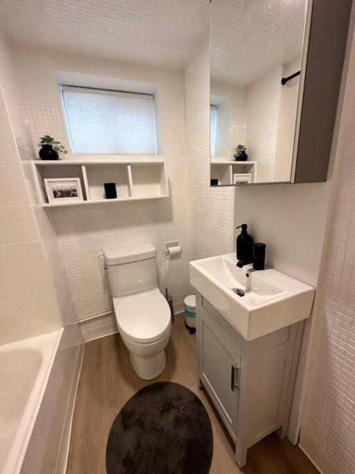 Petite Main Street Haven Apartment Vancouver Bagian luar foto