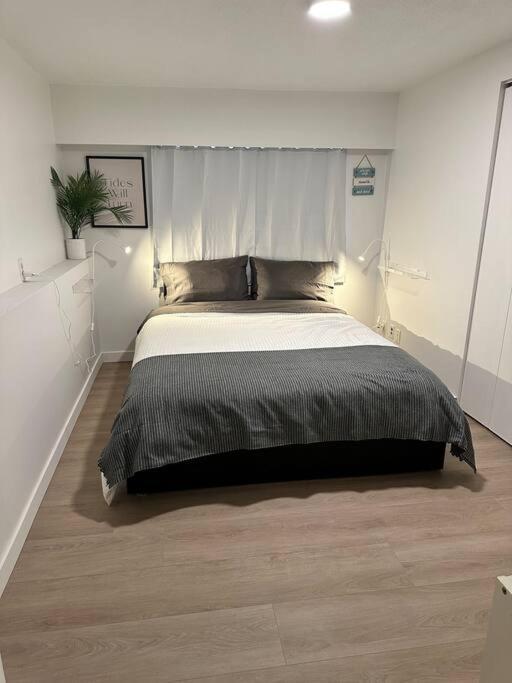 Petite Main Street Haven Apartment Vancouver Bagian luar foto