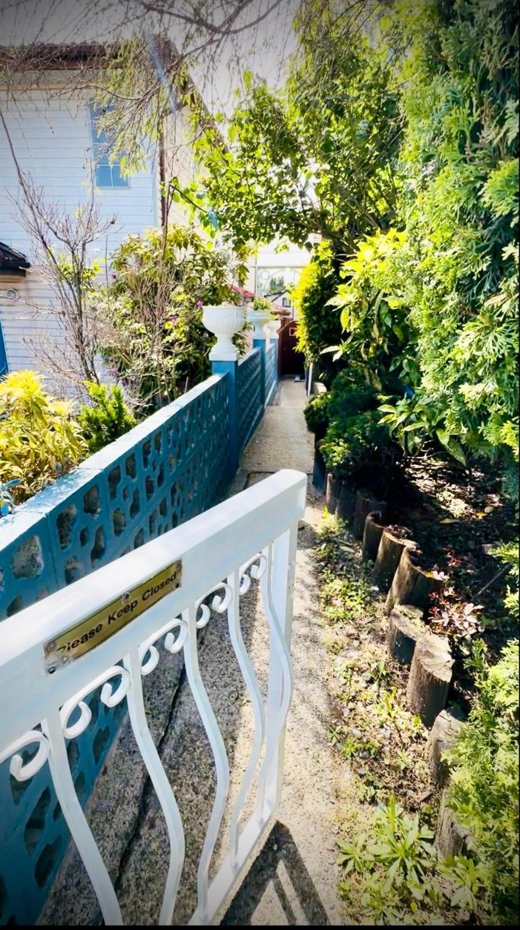 Petite Main Street Haven Apartment Vancouver Bagian luar foto